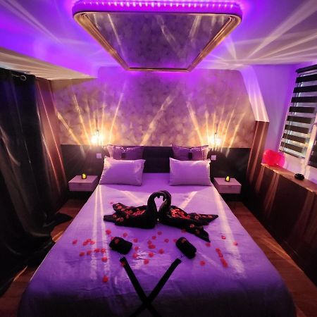Caen, Tu M'Aimes - Suite Romantique 外观 照片